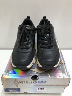 SKECHERS STREET BILLION FINE SHINE TRAINERS - SIZE 6