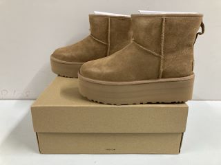 UGG CLASSIC MINI PLATFORM BOOTS - SIZE: 5 - RRP.£175