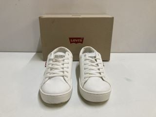 LEVIS MALIBU 2.0 WHITE SHOES - SIZE 6