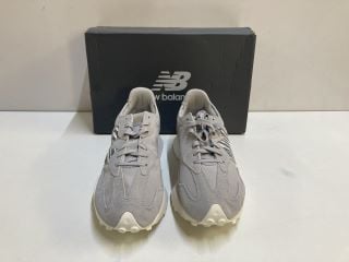 NEW BALANCE MEDIUM MOYEN SHOES - SIZE 6.5