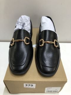 VERY BLACK WOMANS SHOE - SIZE 5