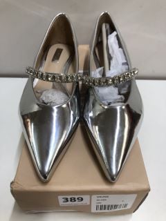 BE MINE CARY SILVER EWOMANS SHOE - SIZE 6