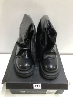 RAID LONDON ALINNI BLACK WOMANS SHOE - SIZE 3