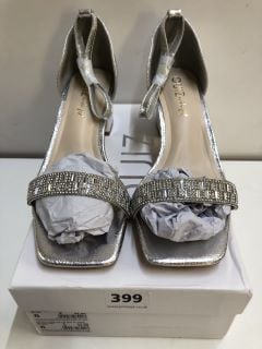 QUIZ CLOTHING SILVER SANDAL - SIZE 6