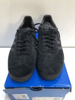 ADIDAS GAZELLE BLACK SHOES - SIZE 9