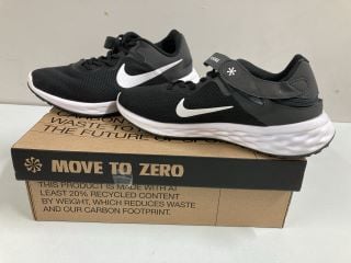 NIKE WOMEN'S REVOLUTION 6 FLYEASE TRAINERS - BLACK - SIZE: 7