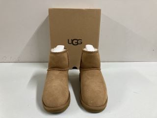 UGG CLASSIC MINI II BOOTS - BROWN - SIZE: 5 - RRP.£165