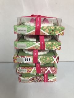 5 X FABRIC & FLOWERS VINTAGE & CO BATH BOMB CAKE