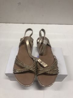 QUIZ WF GLD FIA MLTI SANDALS UK SIZE: 8