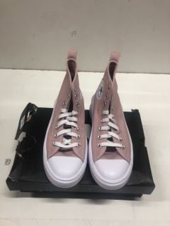 CONVERSE KIDS SHOES UK SIZE: 4