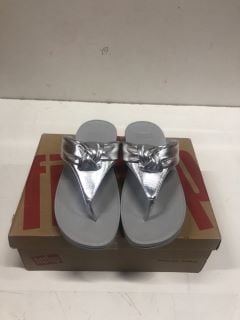 FITFLOP LULU PADDED-KNOT METALLIC-LEATHER TOE-POST SANDALS UK SIZE: 8