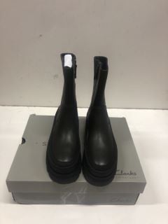 CLARKS SIGNATURE ORIANNA2 RISE UK SIZE: 5