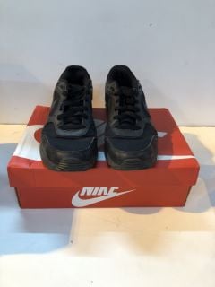 NIKE AIR MAX NUAXIS UK SIZE: 9