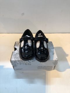 CLARKS LOCK SHINE K UK SIZE: 11.5