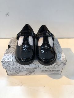 CLARKS LOCK SHINE K UK SIZE: 13.5