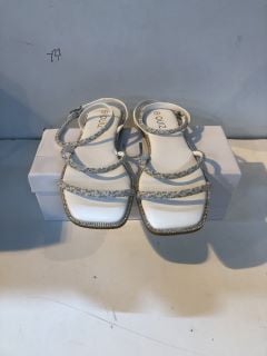 QUIZ CLOTHING DIAMONTES SANDALS  6