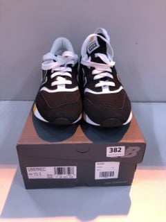 NEW BALANCE TRAINERS UK SIZE: 11