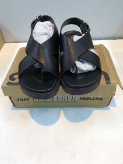 SCHUH THORA TOE LOOP SANDAL UK SIZE: 5