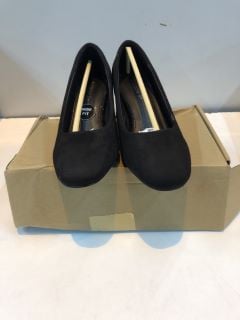 EVERYDAY BLACK HEELS UK SIZE: 3