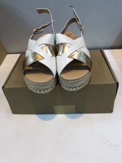 EVERYDAY SANDALS UK SIZE: 3