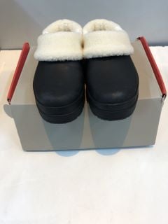 HUNTER W PLAY SHERPA INSULATED CLOG UK SIZE: 7