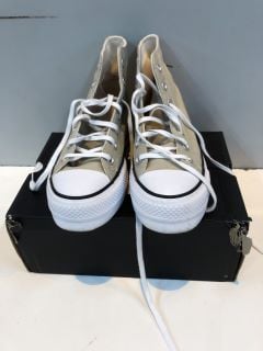 CONVERSE TRAINERS UK SIZE: 5