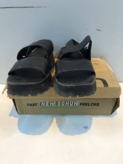 SCHUH TANYA CHUNKY FLATFORM SANDAL UK SIZE: 5