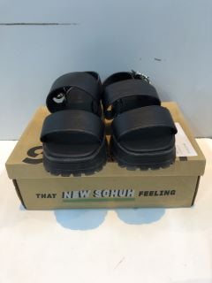 SCHUH TANYA CHUNKY FLATFORM SANDAL UK SIZE: 6