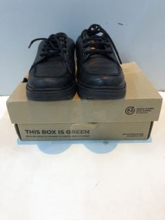 CLARKS LOXHAM PACE Y UK SIZE 3.5