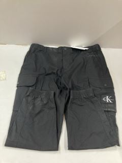 CALVIN KLEIN JEANS CARGO TROUSERS SIZE: 3XL