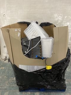 PALLET OF ITEMS TO INCLUDE PLASTIC STORAGE BOXES & AIR FRYER