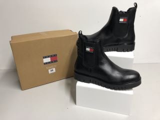 TOMMY HILFIGER CHELSEA BOOTS SIZE 39