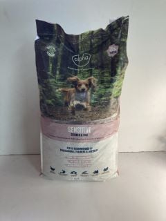 SACK OF SENSITIVE CHICKEN AND RICE DOG FOOD BEE 10/24