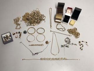 BOX OF VARIOUS COSTUME AND VINTAGE JEWELLERY TO INCLUDE CHAINS AND EARRINGS