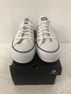 CONVERSE WOMENS SHOES SIZE: 6