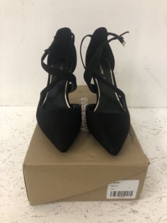 EVERYDAY HIGH HEELS SIZE: 6