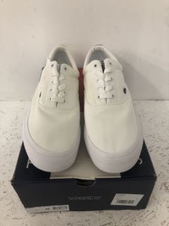 CLASSIC TOMMY JEANS SNEAKER SIZE: 11