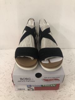 BOBS FROM SKECHERS SIZE: 6