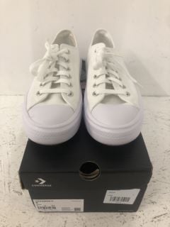 CONVERSE TRAINERS SIZE: 6