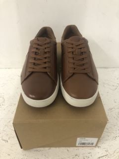 V BY VERY LEATHER TRAINERS SIZE: 6