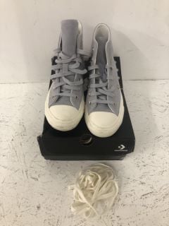 CONVERSE HIGH TOP ALL-STAR TRAINERS SIZE: 4