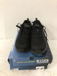 SKECHERS WOMENS TRAINERS SIZE: 6