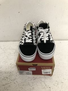 VANS OLD SKOOL PLATFORM CHECKERED SIZE: 7.5