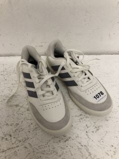 ADIDAS TRAINERS SIZE: 10