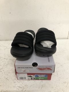 SKECHERS ARCHFIT SLIDES SIZE: 6