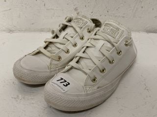 CONVERSE ALL-STAR SNEAKERS SIZE: 4