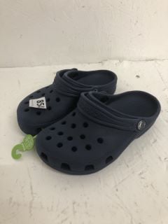 CROCS KIDS CLASSIC CLOGS SIZE: C12