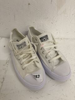 CONVERSE ALL-STAR TRAINERS SIZE: 7