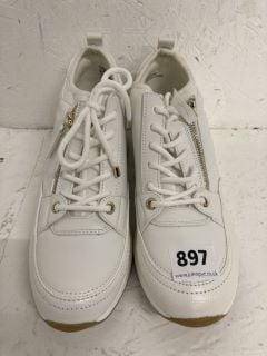 RIVER ISLAND WHITE TRAINERS SIZE: 7