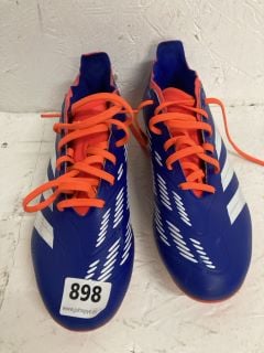 ADIDAS PREDATOR FOOTBALL BOOTS SIZE: 8